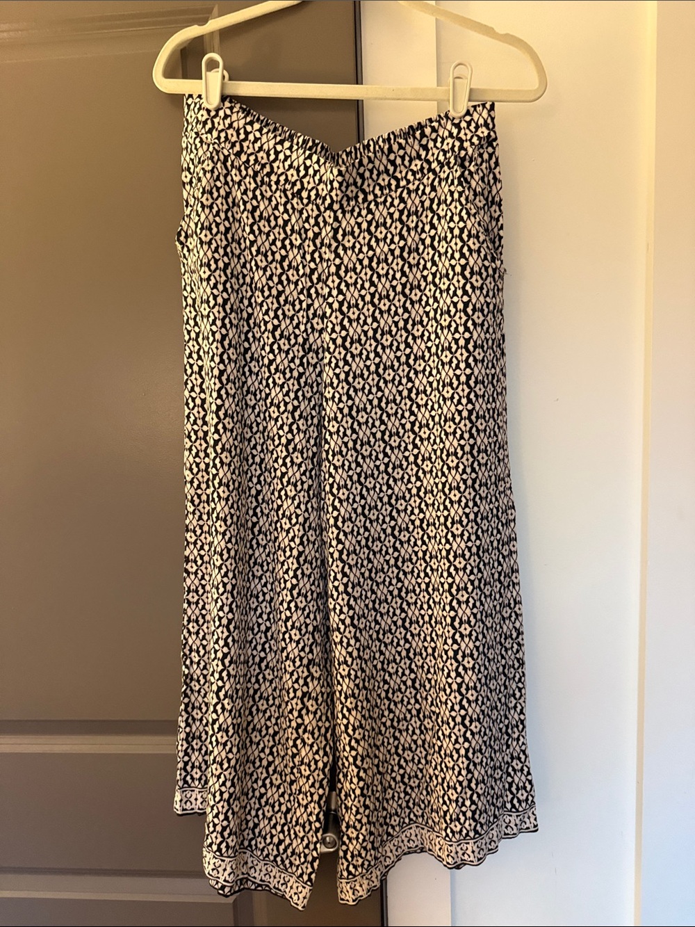 Max Studio Women's Black & White Print Wide Leg Flowy Pants